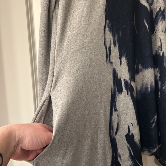 Simple by Suzanne Petro gray tunic with pockets and navy blue mountain scene - Picture 3 of 4